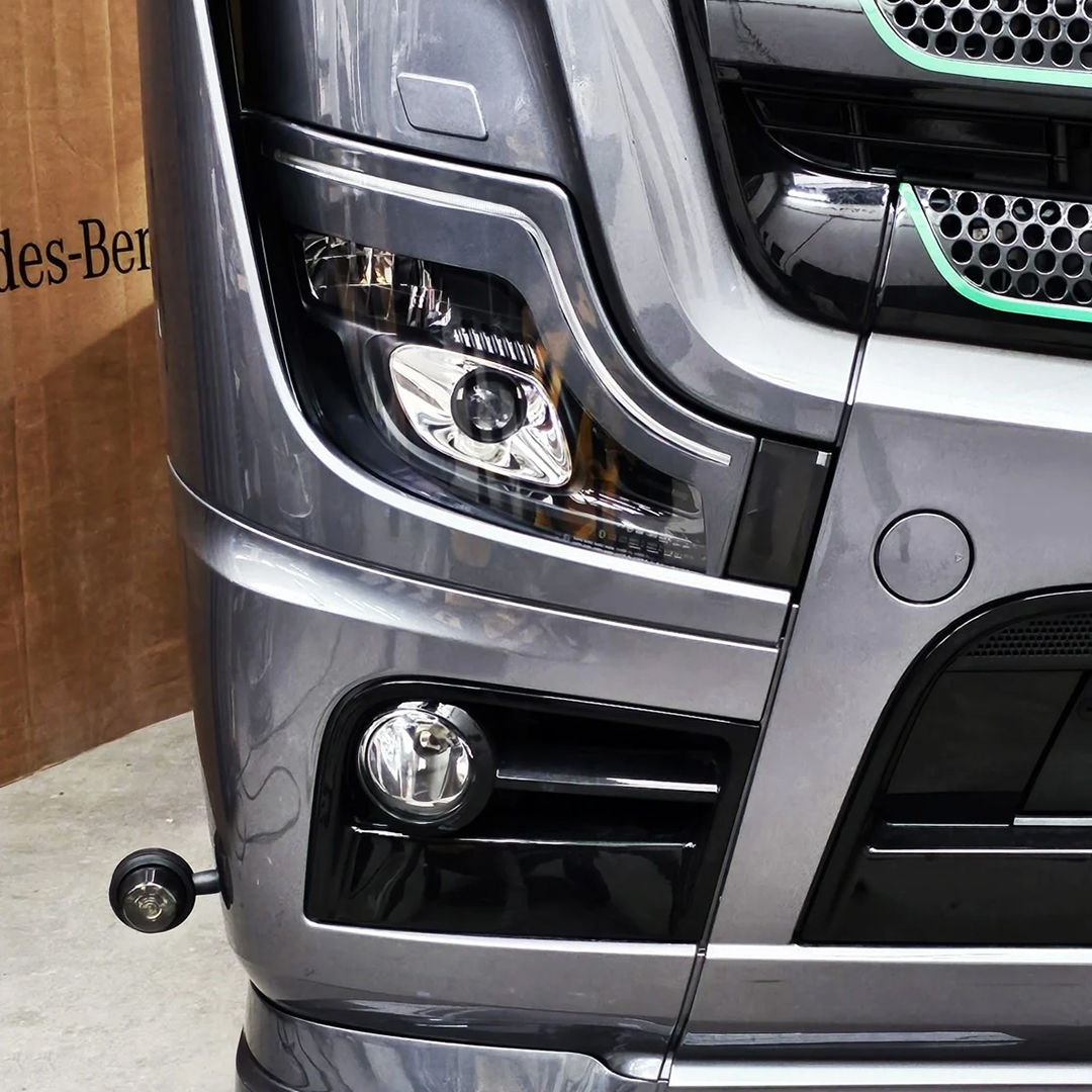 SOLARGUARD SCHEINWERFER AUGENBRAUEN FÜR MERCEDES ACTROS (SET)