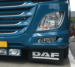 SCHMUTZFÄNGERHALTER VORNE - DAF XF EURO 6 (SATZ)